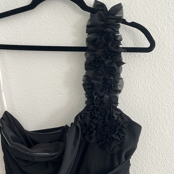 Lulu's Elegant Invite Black Ruffled One-Shoulder Maxi Dress NWT Size Medium - Picture 6 of 11